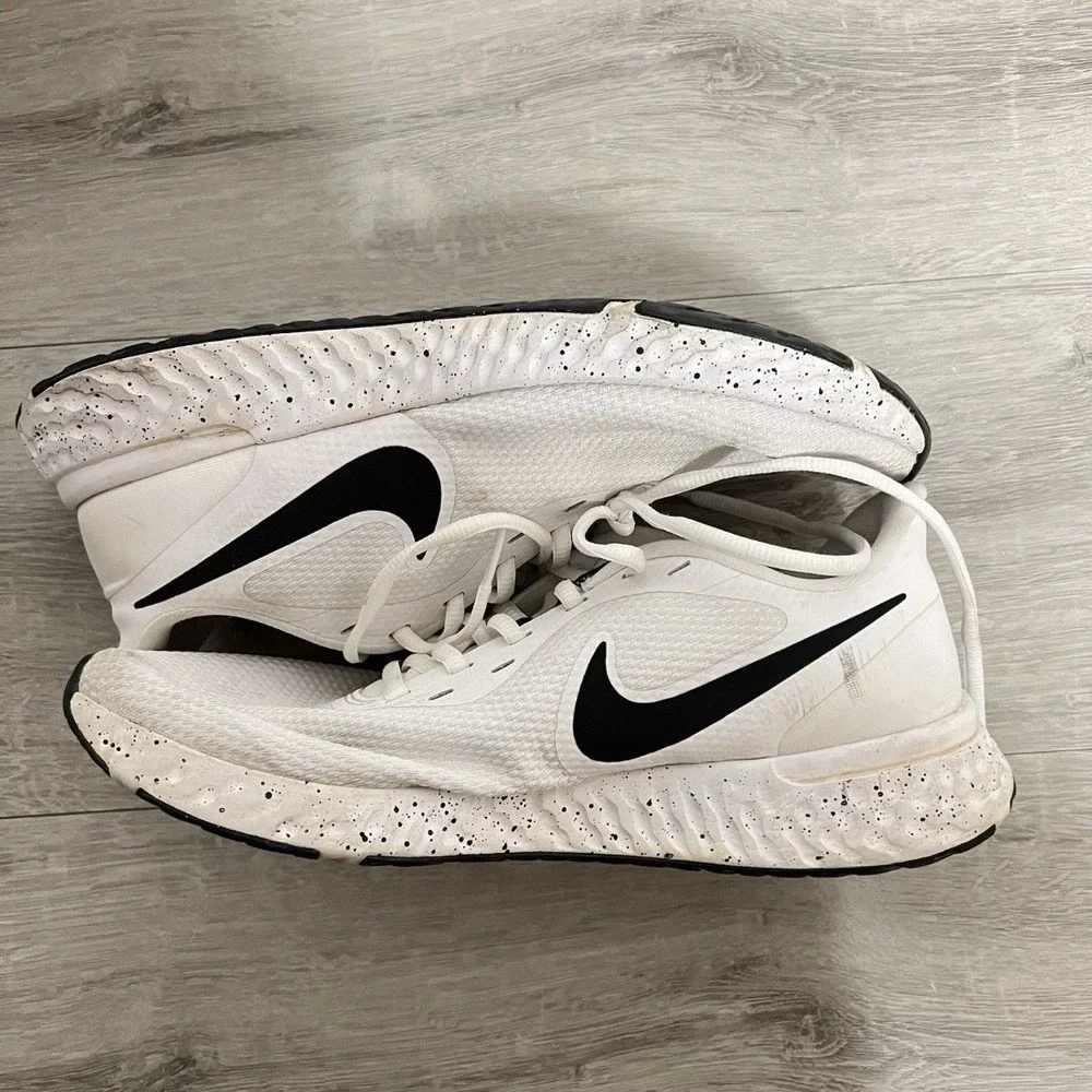 Nike Revolution 5 Womens Running Shoes White Black Oreo Size 10 DJ6009-100